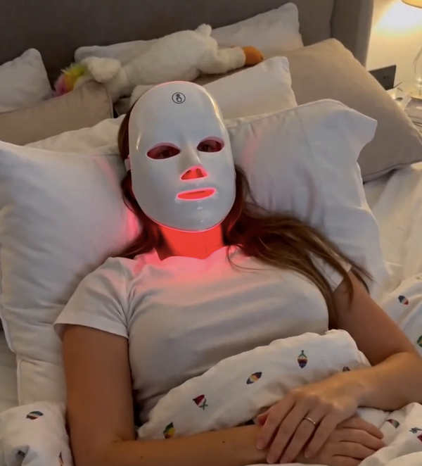 Glow Light Face & Neck Mask